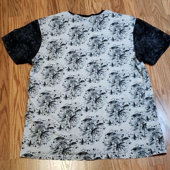 Retrofit Brand Palm Tree 🌴 Tee T-shirt - Picture 4 of 4